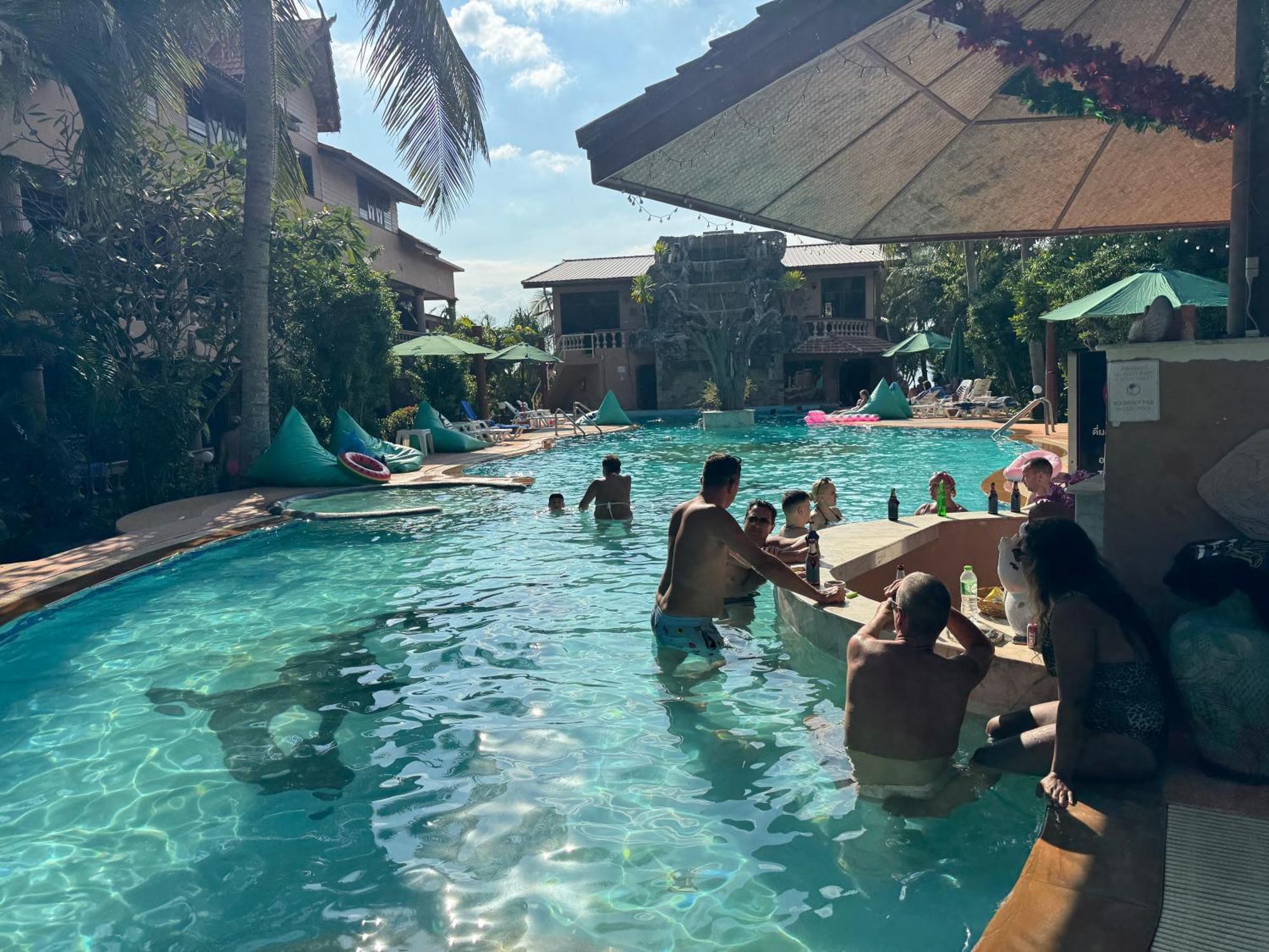 ホテル ラグーナ ビーチ クラブ Ko Lanta エクステリア 写真